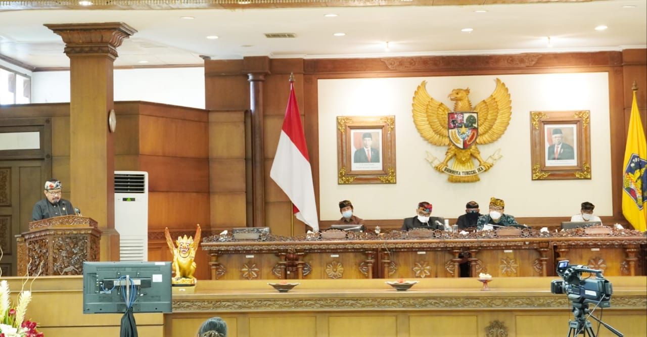 podiumnews.com-Ini Jawaban Gubernur Bali Terhadap PU Fraksi Atas Raperda Perubahan APBD 2021 